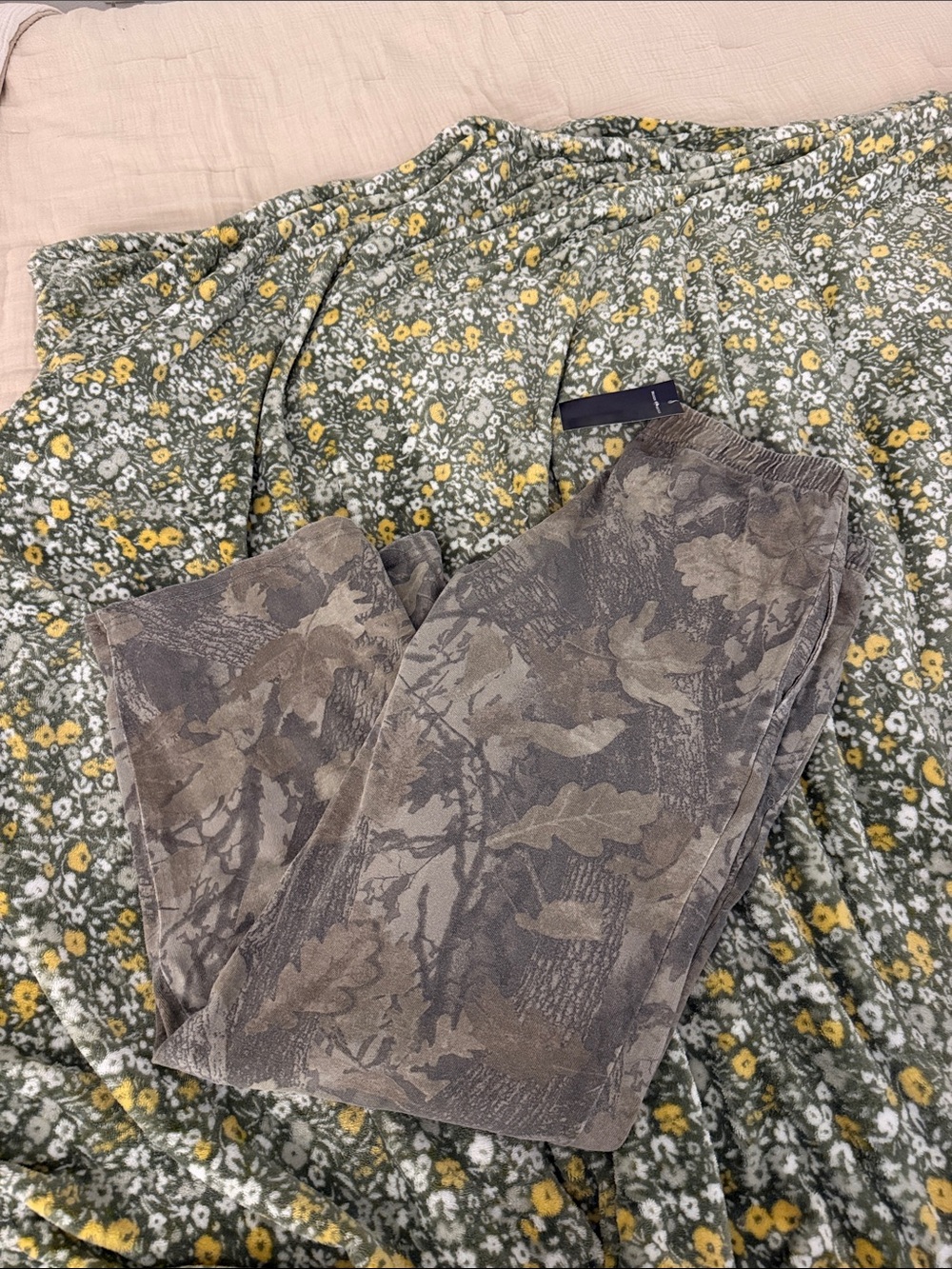 Brandy Melville camo sweat pants